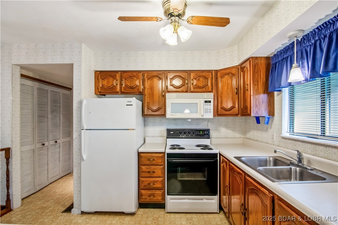 Four Seasons, Missouri 65049, United States, 3 Bedrooms Bedrooms, ,3 BathroomsBathrooms,Residential,Contingent,175553