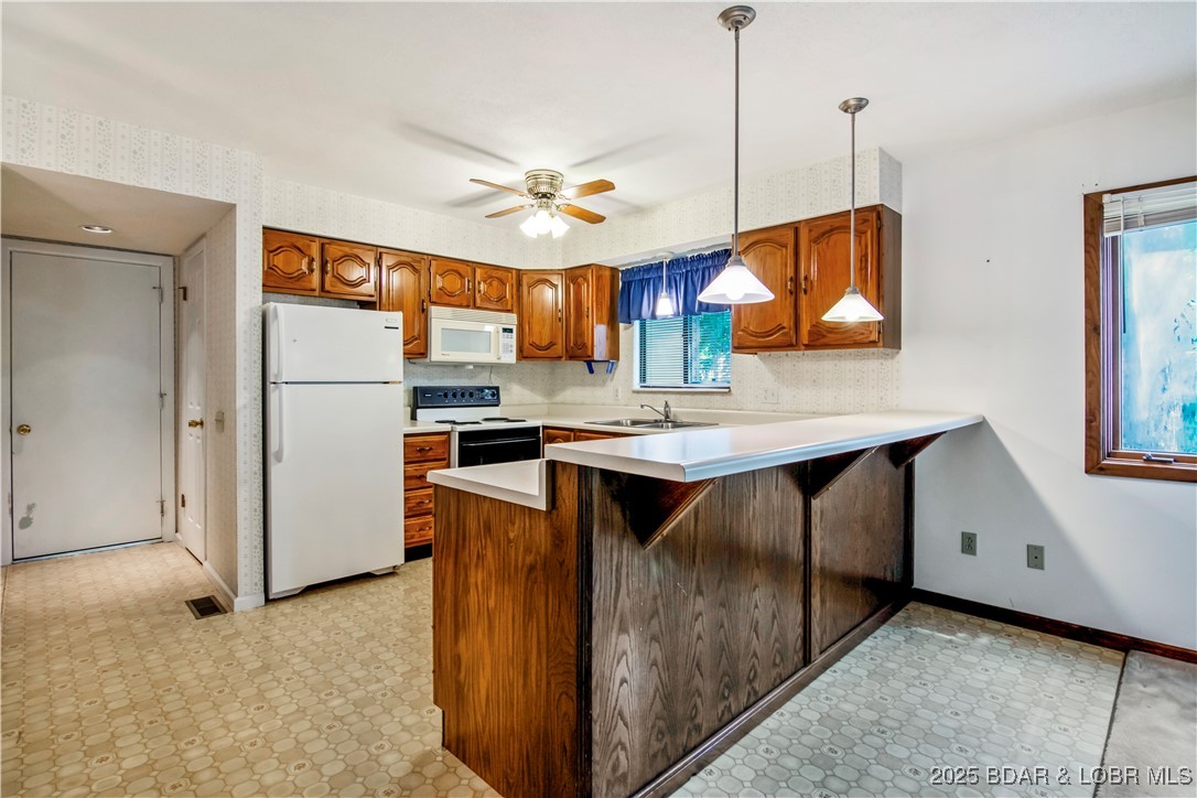 Four Seasons, Missouri 65049, United States, 3 Bedrooms Bedrooms, ,3 BathroomsBathrooms,Residential,Contingent,175553