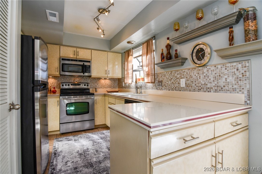 Four Seasons Racqt-Cntry Club - Residential