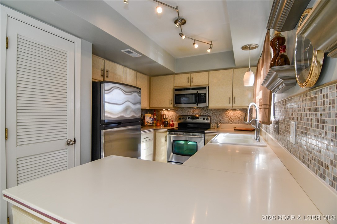 Four Seasons Racqt-Cntry Club - Residential