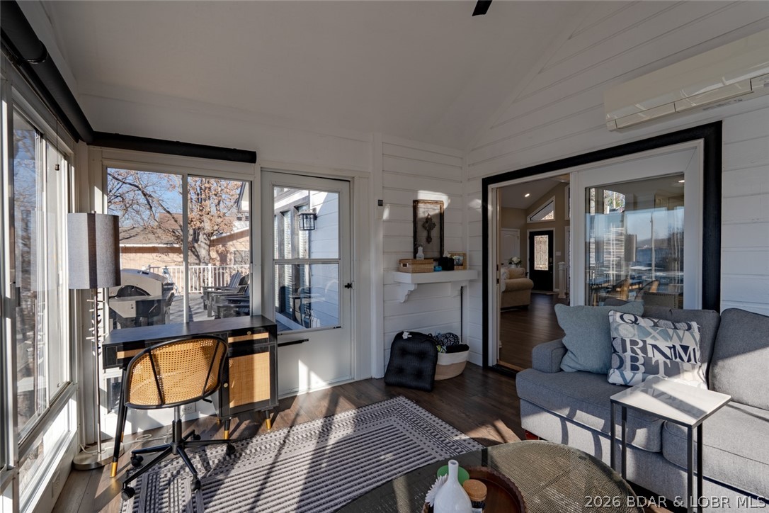 Imperial Point - Residential