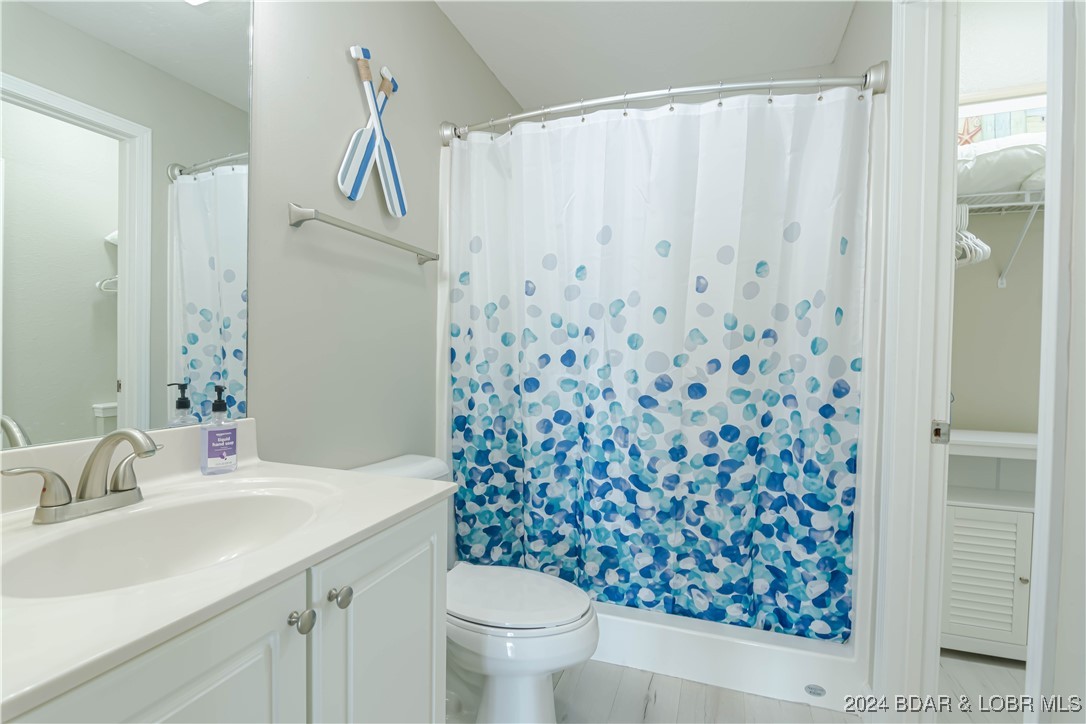 Lake Ozark, Missouri 65049, United States, 4 Bedrooms Bedrooms, ,4 BathroomsBathrooms,Residential,Active,41784