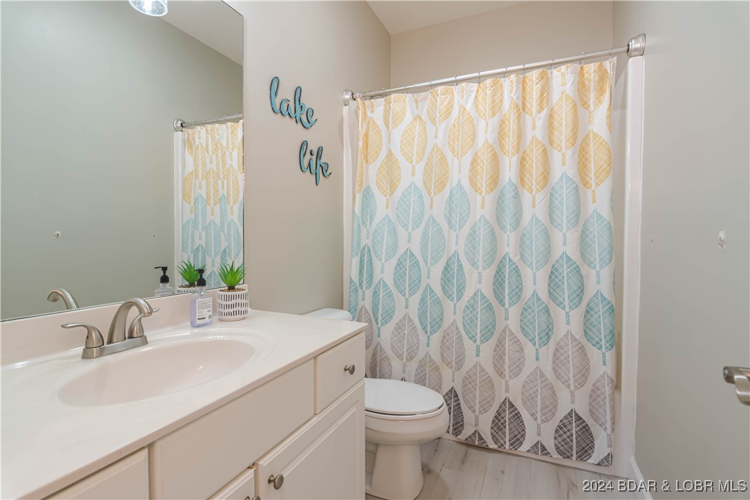 Lake Ozark, Missouri 65049, United States, 4 Bedrooms Bedrooms, ,4 BathroomsBathrooms,Residential,Active,41784