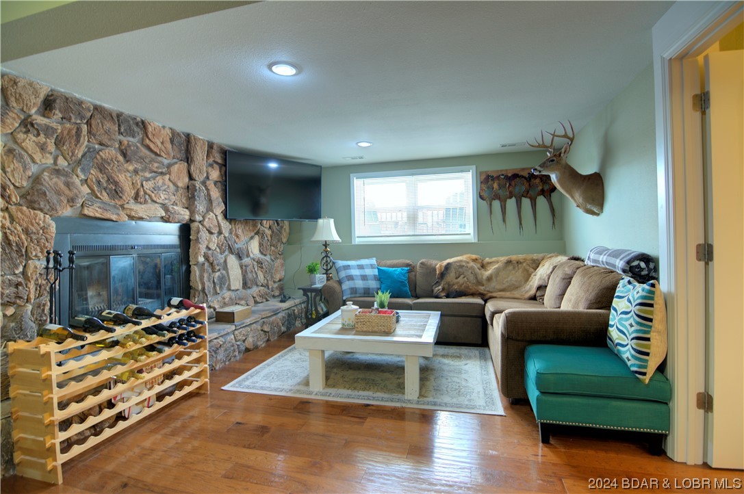 Lake Ozark, Missouri 65049, United States, 4 Bedrooms Bedrooms, ,3 BathroomsBathrooms,Residential,Active,63576