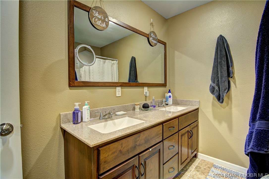 Lake Ozark, Missouri 65049, United States, 4 Bedrooms Bedrooms, ,3 BathroomsBathrooms,Residential,Active,63576