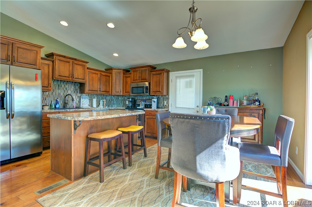 Lake Ozark, Missouri 65049, United States, 4 Bedrooms Bedrooms, ,3 BathroomsBathrooms,Residential,Active,63576