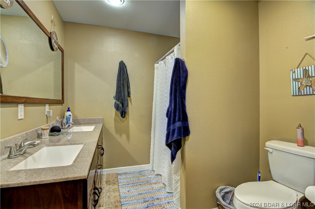 Lake Ozark, Missouri 65049, United States, 4 Bedrooms Bedrooms, ,3 BathroomsBathrooms,Residential,Active,63576