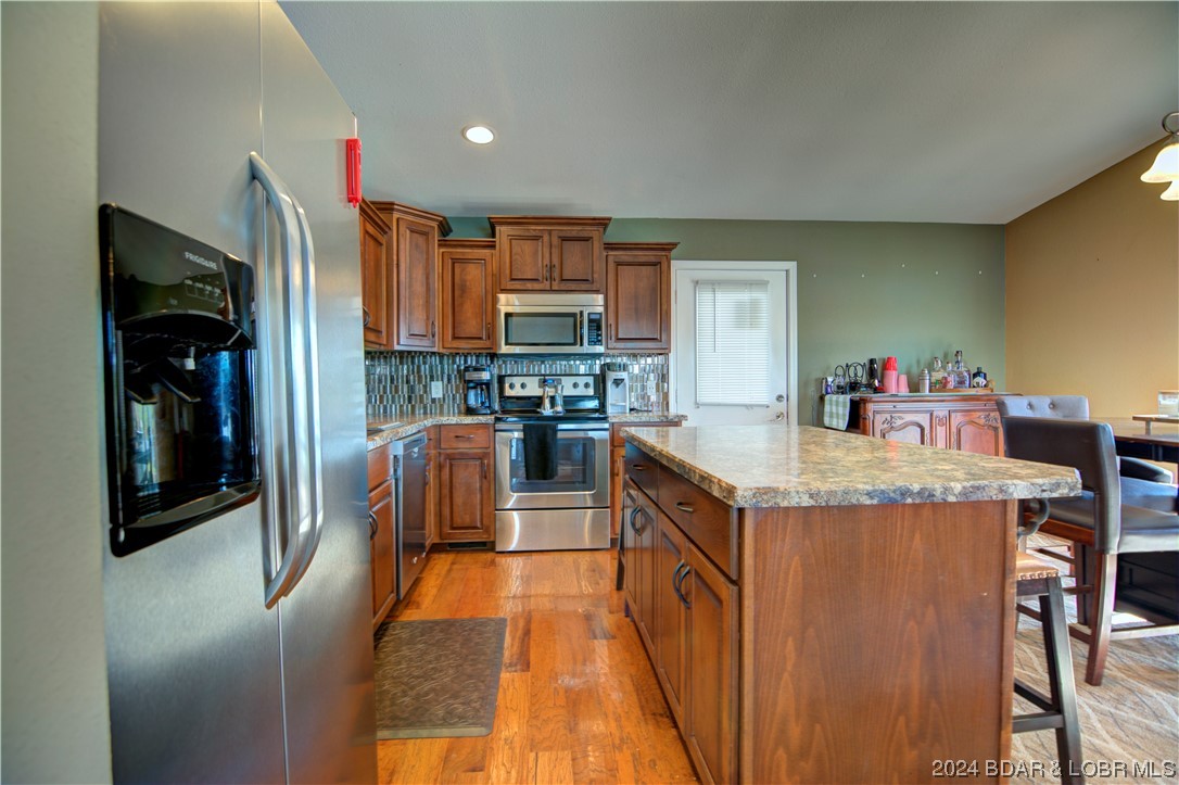 Lake Ozark, Missouri 65049, United States, 4 Bedrooms Bedrooms, ,3 BathroomsBathrooms,Residential,Active,63576