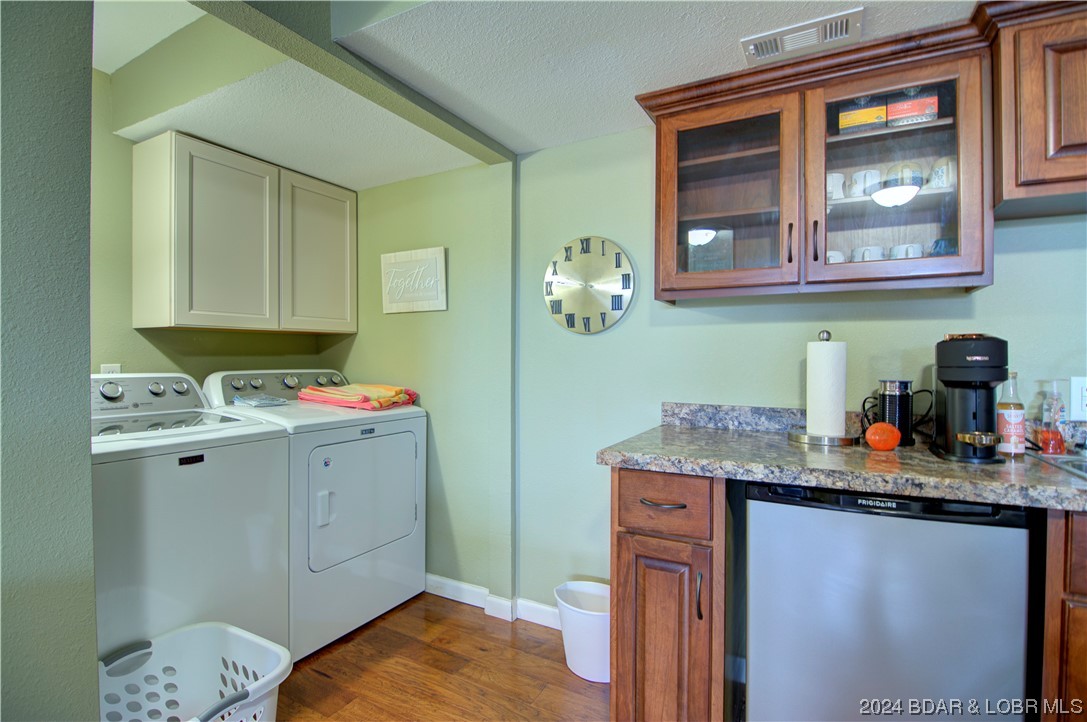 Lake Ozark, Missouri 65049, United States, 4 Bedrooms Bedrooms, ,3 BathroomsBathrooms,Residential,Active,63576