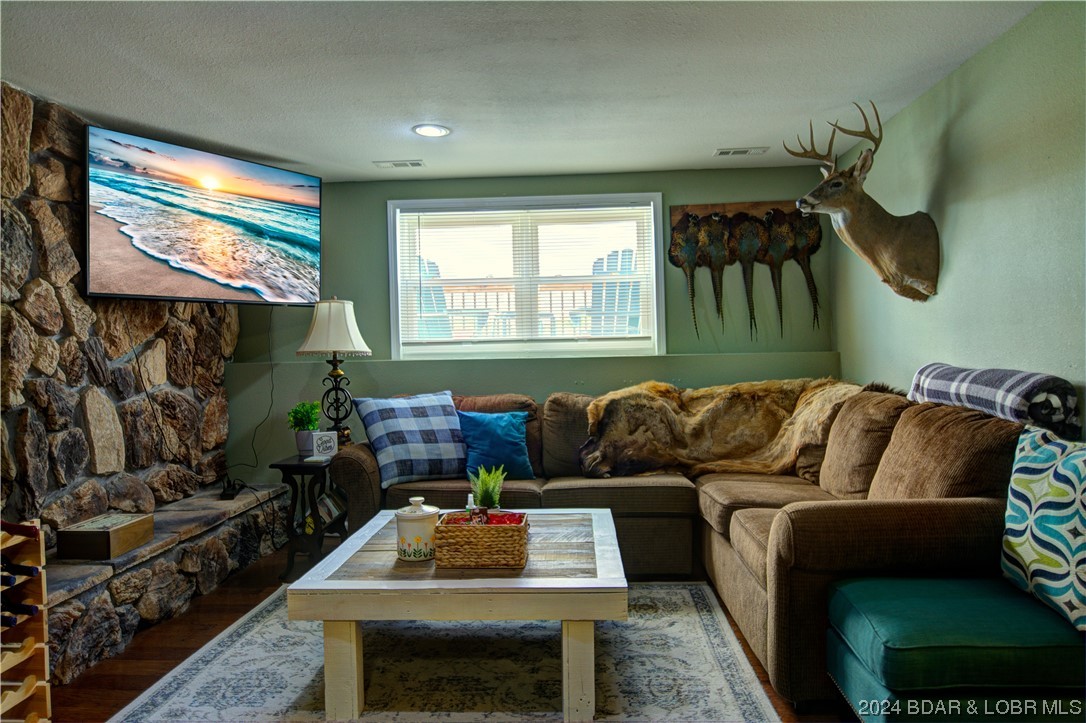 Lake Ozark, Missouri 65049, United States, 4 Bedrooms Bedrooms, ,3 BathroomsBathrooms,Residential,Active,63576