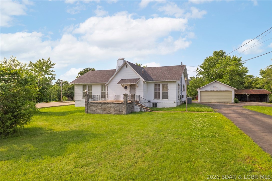 Main image without alt text