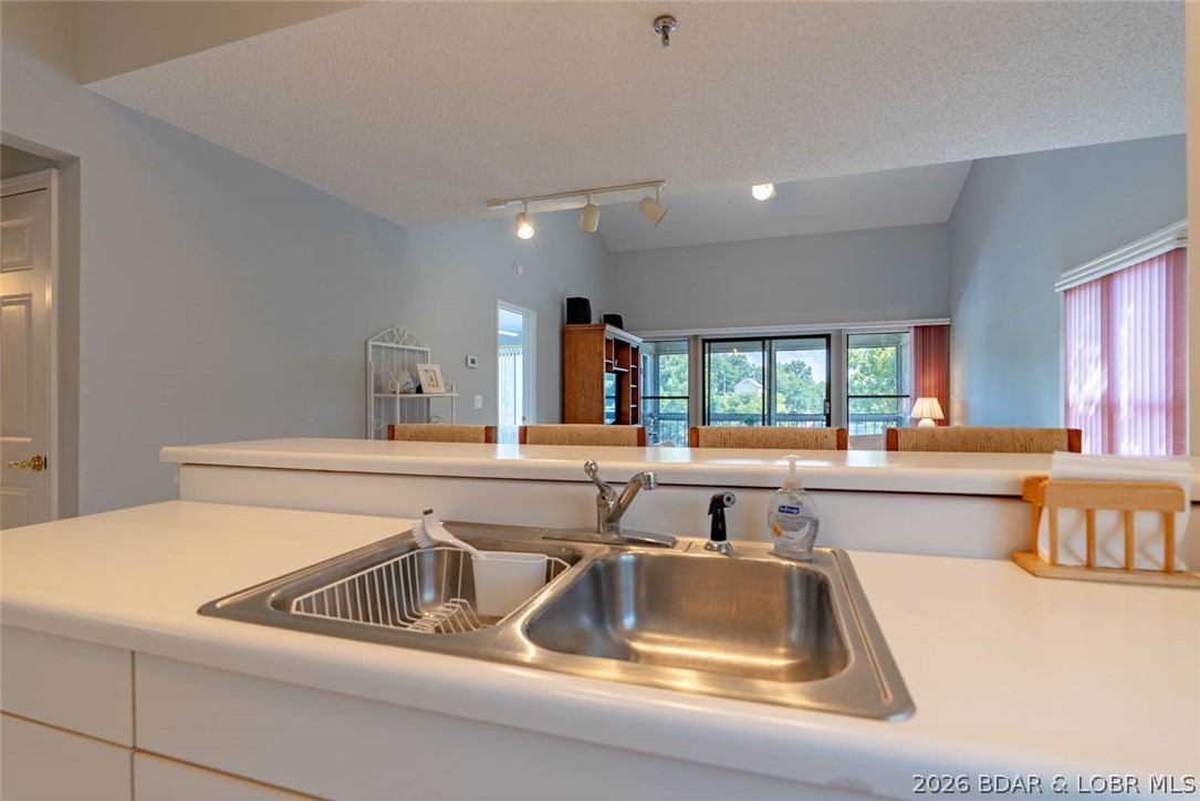 The Willows On The Lake - Residential