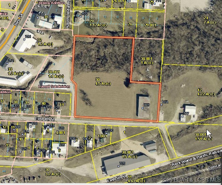 Main image without alt text