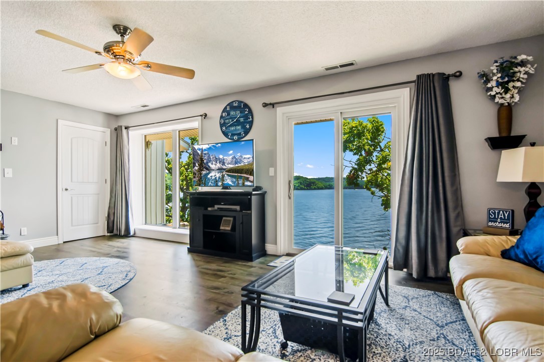 Osage Beach, Missouri 65049, United States, 3 Bedrooms Bedrooms, ,2 BathroomsBathrooms,Residential,Active,164978