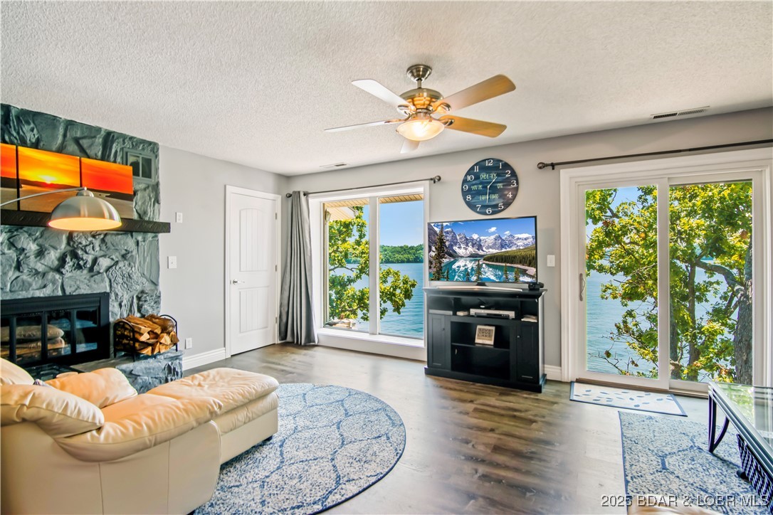 Osage Beach, Missouri 65049, United States, 3 Bedrooms Bedrooms, ,2 BathroomsBathrooms,Residential,Active,164978