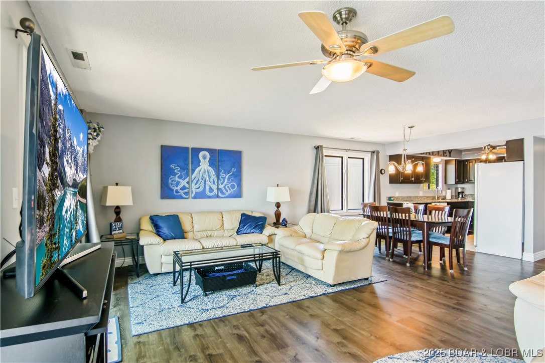 Osage Beach, Missouri 65049, United States, 3 Bedrooms Bedrooms, ,2 BathroomsBathrooms,Residential,Active,164978