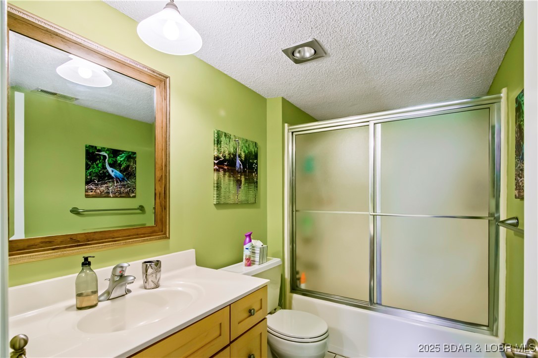 Osage Beach, Missouri 65049, United States, 3 Bedrooms Bedrooms, ,2 BathroomsBathrooms,Residential,Active,164978