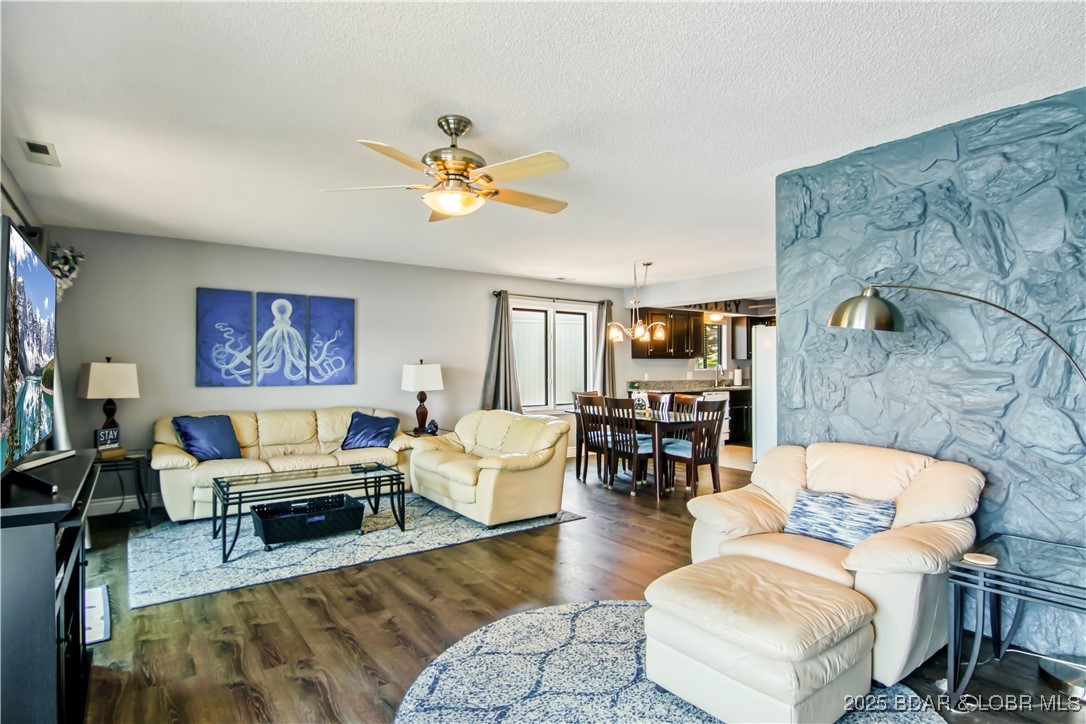 Osage Beach, Missouri 65049, United States, 3 Bedrooms Bedrooms, ,2 BathroomsBathrooms,Residential,Active,164978