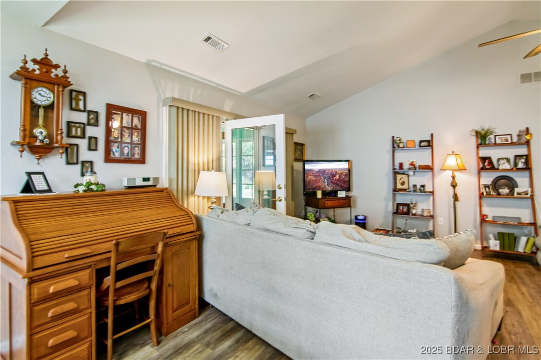 Osage Beach, Missouri 65065, United States, 2 Bedrooms Bedrooms, ,2 BathroomsBathrooms,Residential,Contingent,202674