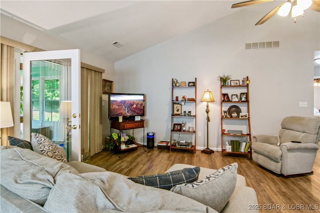 Osage Beach, Missouri 65065, United States, 2 Bedrooms Bedrooms, ,2 BathroomsBathrooms,Residential,Contingent,202674