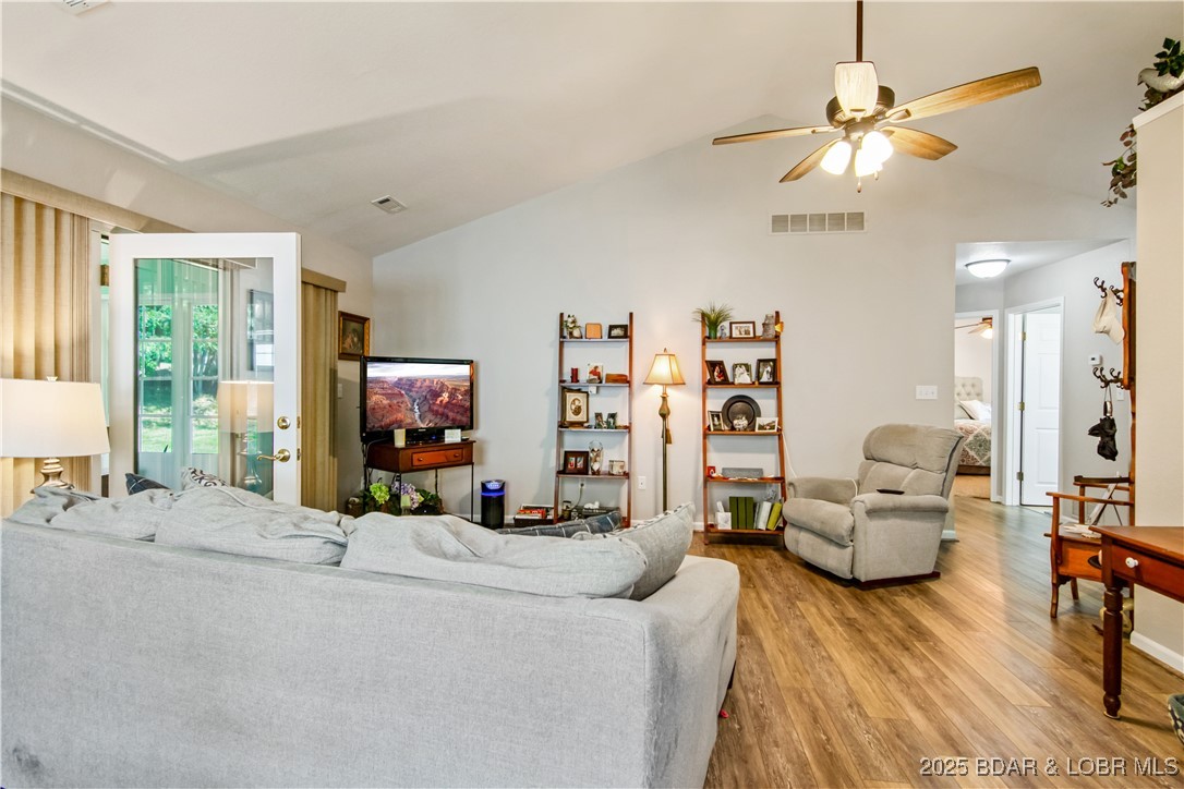 Osage Beach, Missouri 65065, United States, 2 Bedrooms Bedrooms, ,2 BathroomsBathrooms,Residential,Contingent,202674