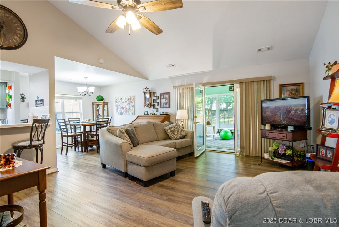 Osage Beach, Missouri 65065, United States, 2 Bedrooms Bedrooms, ,2 BathroomsBathrooms,Residential,Contingent,202674