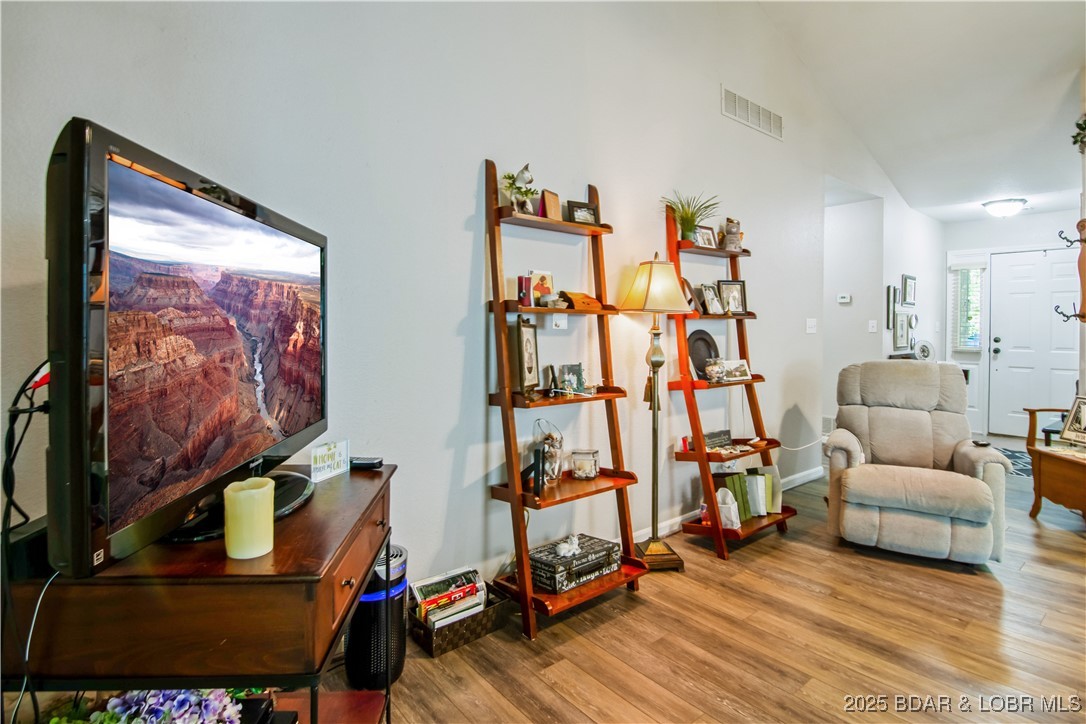 Osage Beach, Missouri 65065, United States, 2 Bedrooms Bedrooms, ,2 BathroomsBathrooms,Residential,Contingent,202674