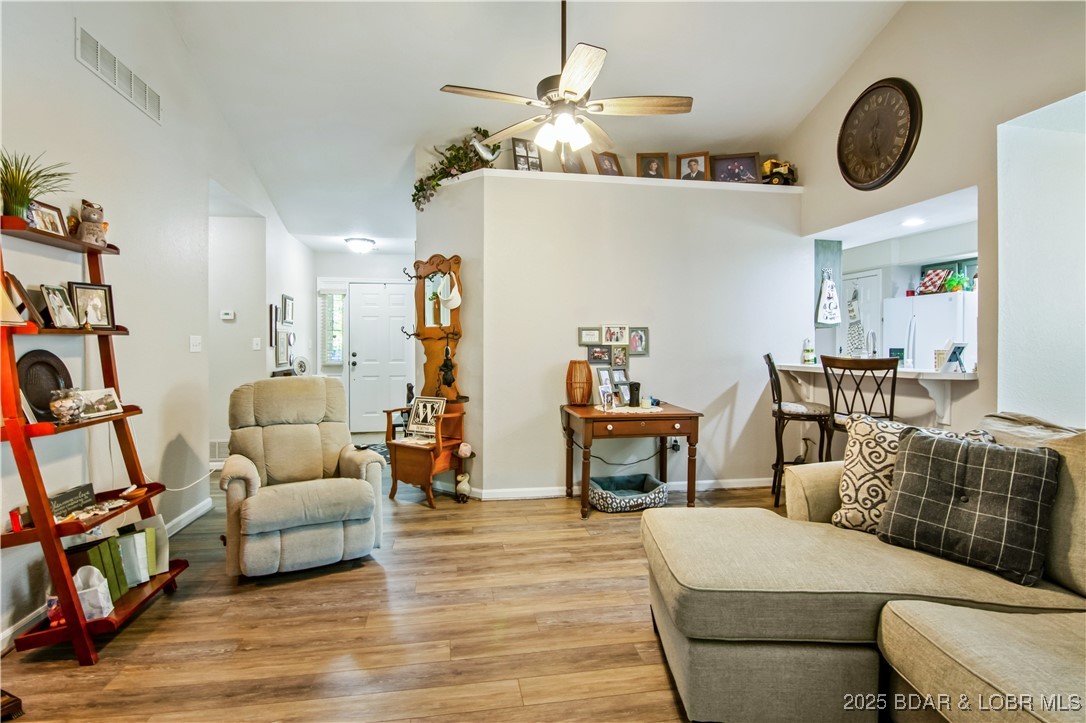 Osage Beach, Missouri 65065, United States, 2 Bedrooms Bedrooms, ,2 BathroomsBathrooms,Residential,Contingent,202674