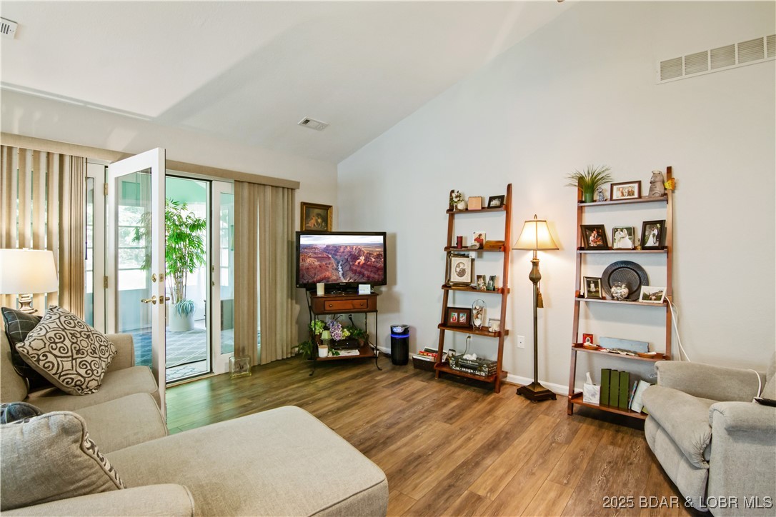 Osage Beach, Missouri 65065, United States, 2 Bedrooms Bedrooms, ,2 BathroomsBathrooms,Residential,Contingent,202674