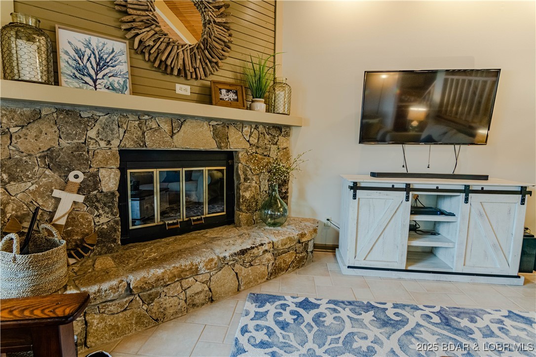 Osage Beach, Missouri 65065, United States, 3 Bedrooms Bedrooms, ,3 BathroomsBathrooms,Residential,Contingent,4186