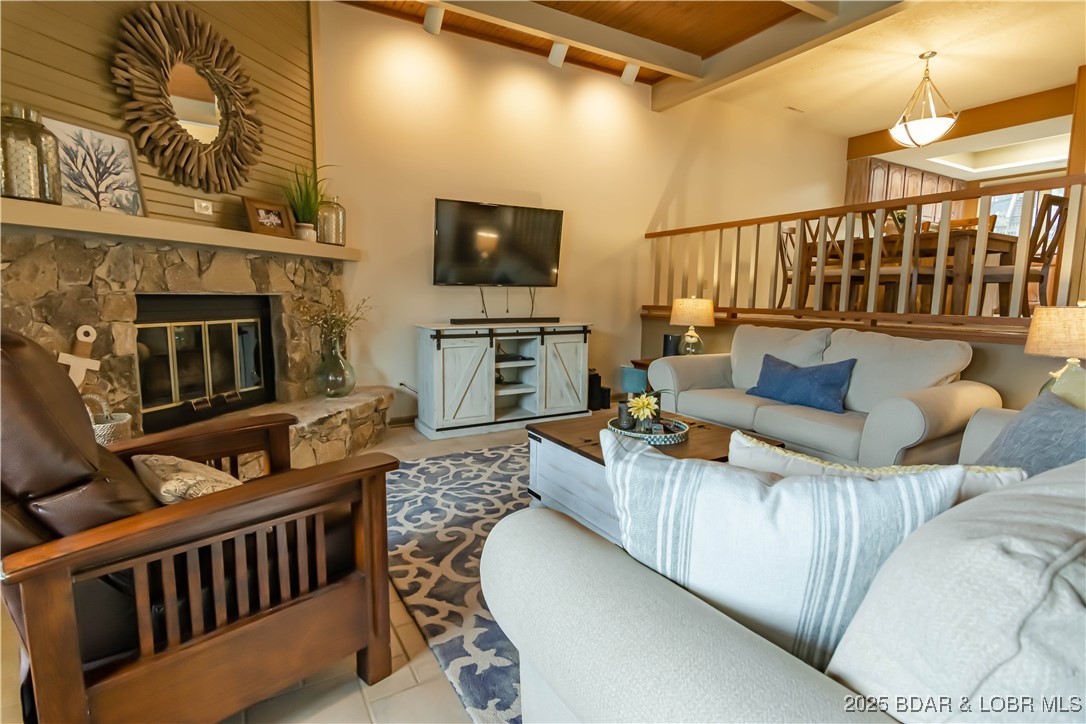 Osage Beach, Missouri 65065, United States, 3 Bedrooms Bedrooms, ,3 BathroomsBathrooms,Residential,Contingent,4186