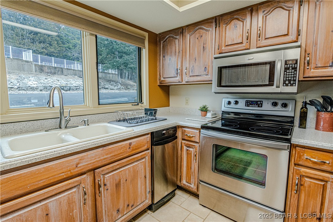 Osage Beach, Missouri 65065, United States, 3 Bedrooms Bedrooms, ,3 BathroomsBathrooms,Residential,Contingent,4186