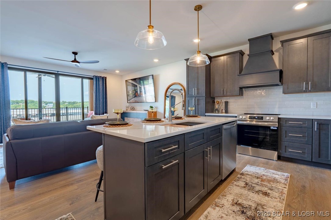 Robins at the Waters Edge Condominium - Residential