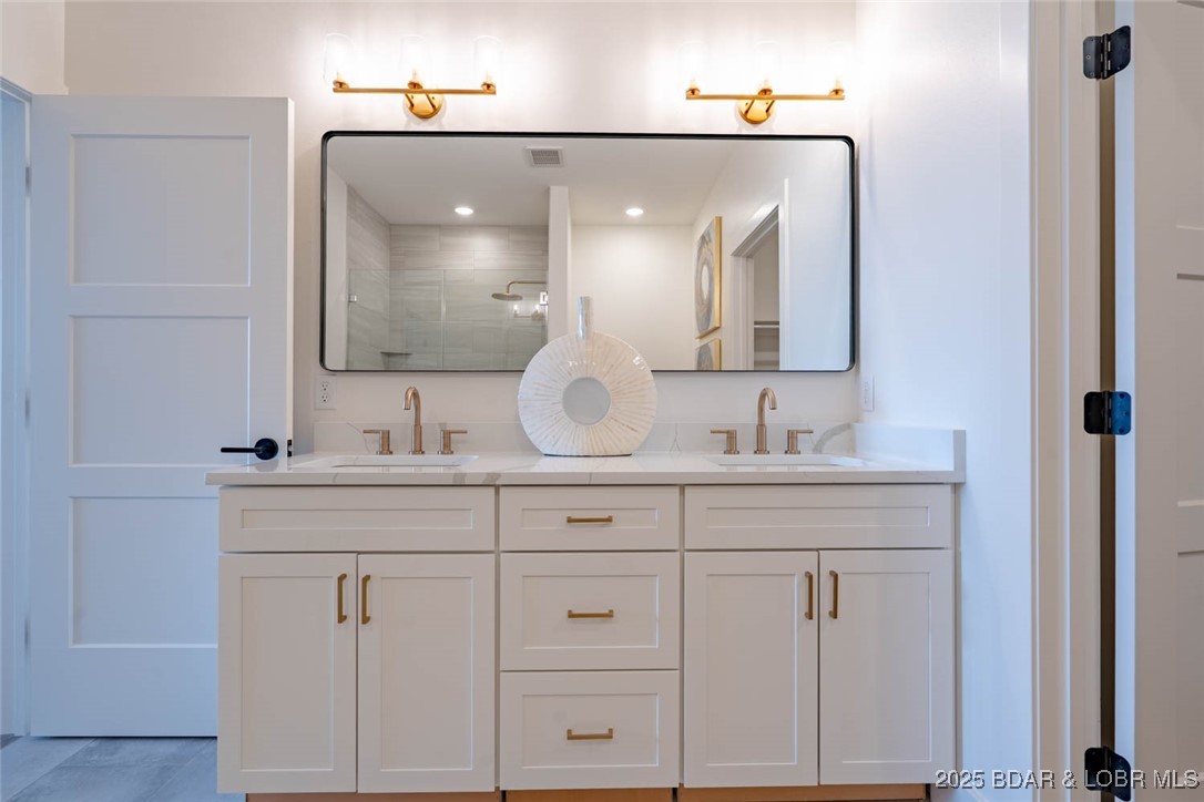 Robins at the Waters Edge Condominium - Residential