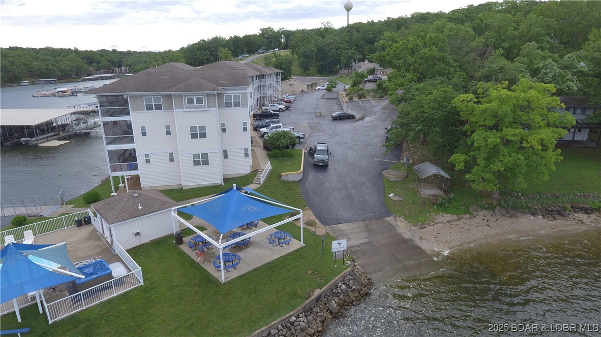 Robins at the Waters Edge Condominium - Residential
