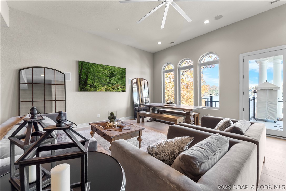 La Riva Est - Residential