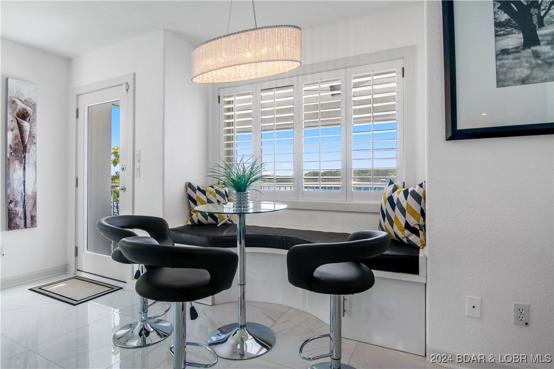 Lake Ozark, Missouri 65049, United States, 5 Bedrooms Bedrooms, ,5 BathroomsBathrooms,Residential,Contingent,39273