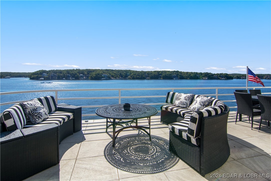 Lake Ozark, Missouri 65049, United States, 5 Bedrooms Bedrooms, ,5 BathroomsBathrooms,Residential,Contingent,39273