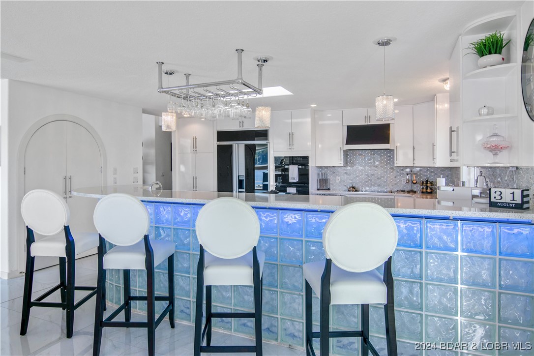 Lake Ozark, Missouri 65049, United States, 5 Bedrooms Bedrooms, ,5 BathroomsBathrooms,Residential,Contingent,39273