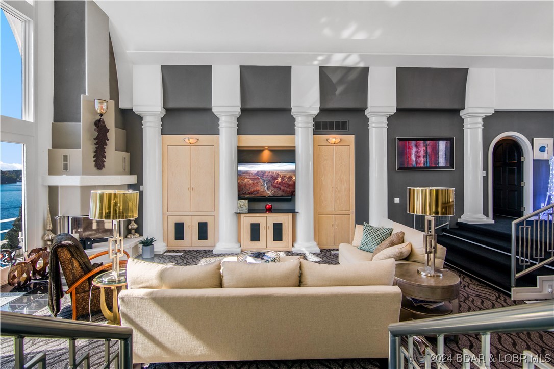 Lake Ozark, Missouri 65049, United States, 5 Bedrooms Bedrooms, ,5 BathroomsBathrooms,Residential,Contingent,39273