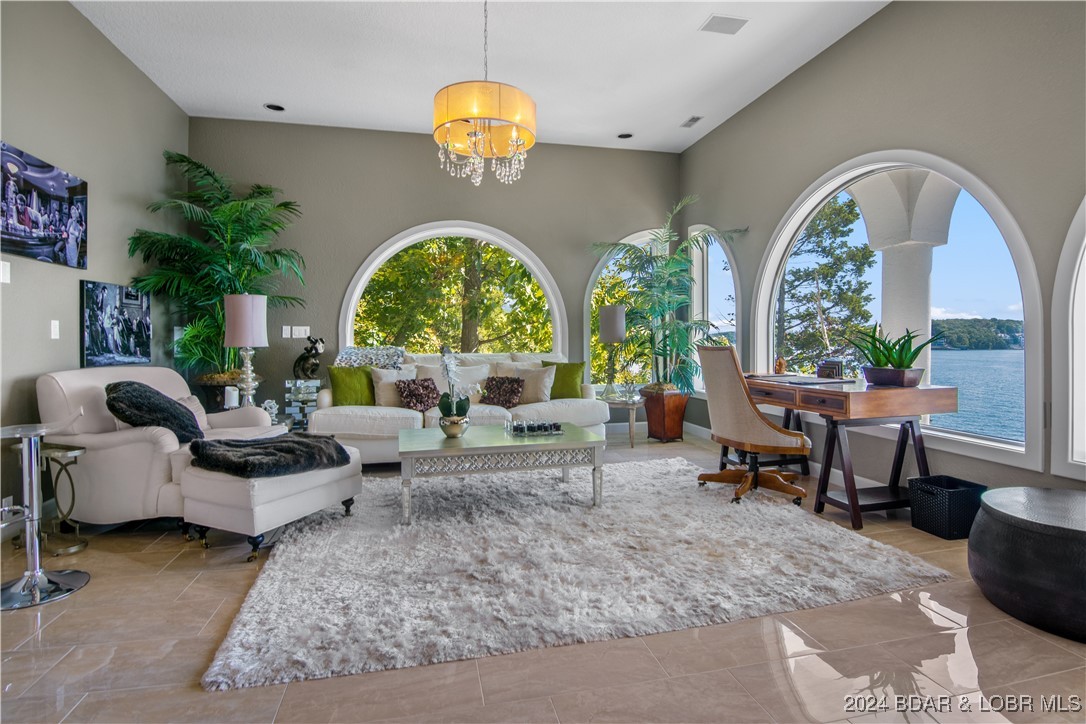 Lake Ozark, Missouri 65049, United States, 5 Bedrooms Bedrooms, ,5 BathroomsBathrooms,Residential,Contingent,39273