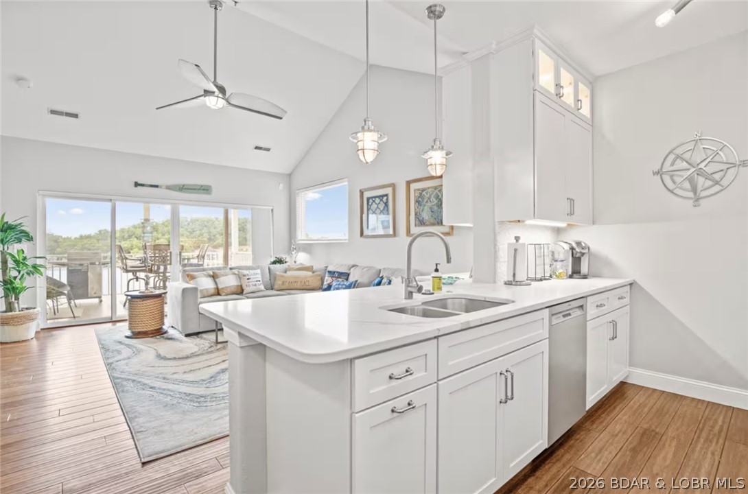 Newport Condominium - Residential