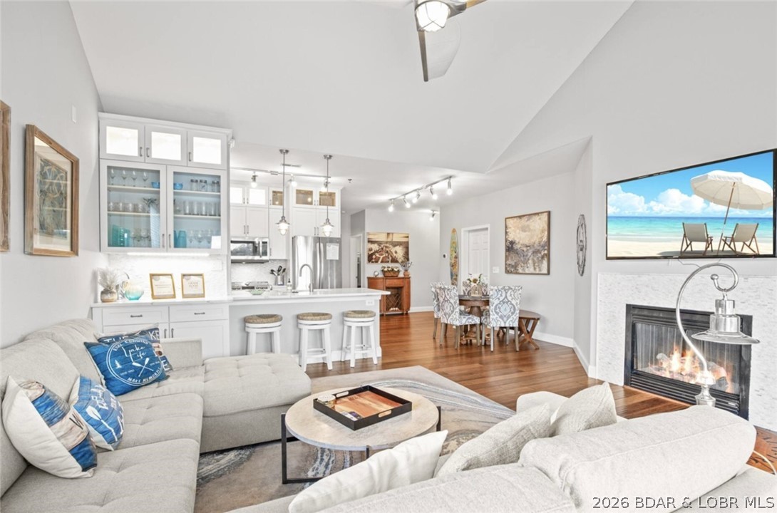 Newport Condominium - Residential