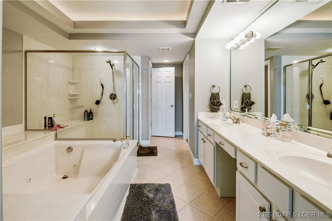 Lake Ozark, Missouri 65049, United States, 3 Bedrooms Bedrooms, ,3 BathroomsBathrooms,Residential,Active,157947