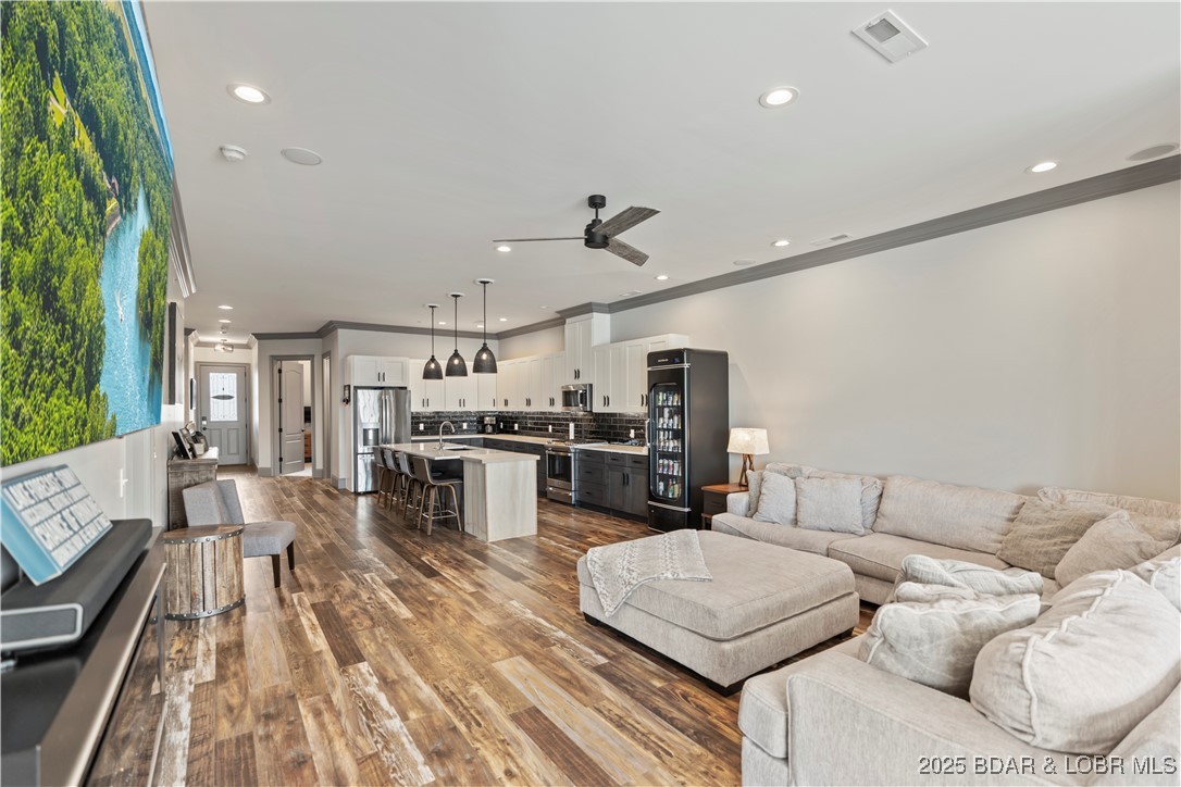 The Hamptons Condominium - Residential