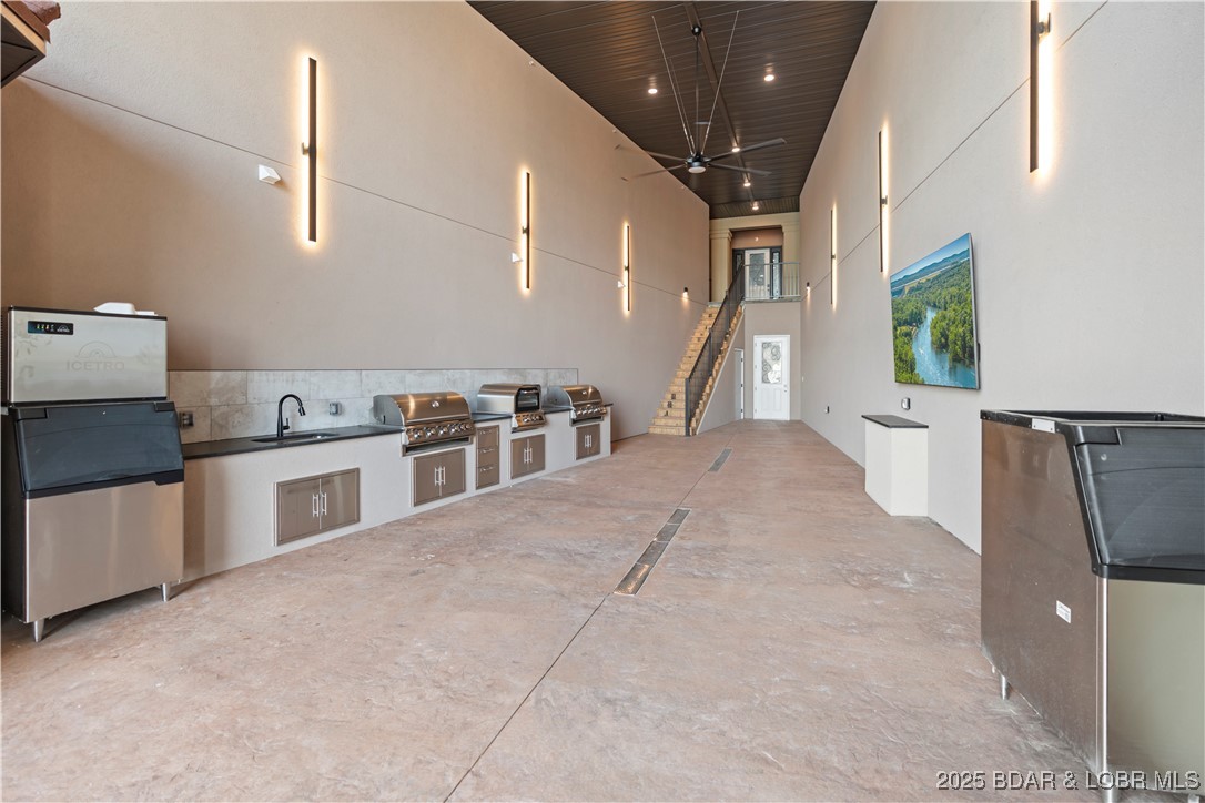 The Hamptons Condominium - Residential