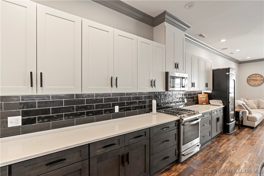 The Hamptons Condominium - Residential