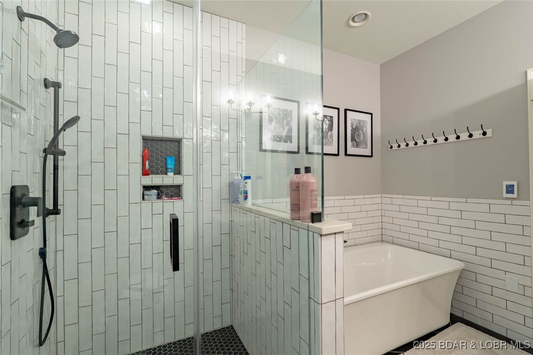 Country Club Cove - Residential