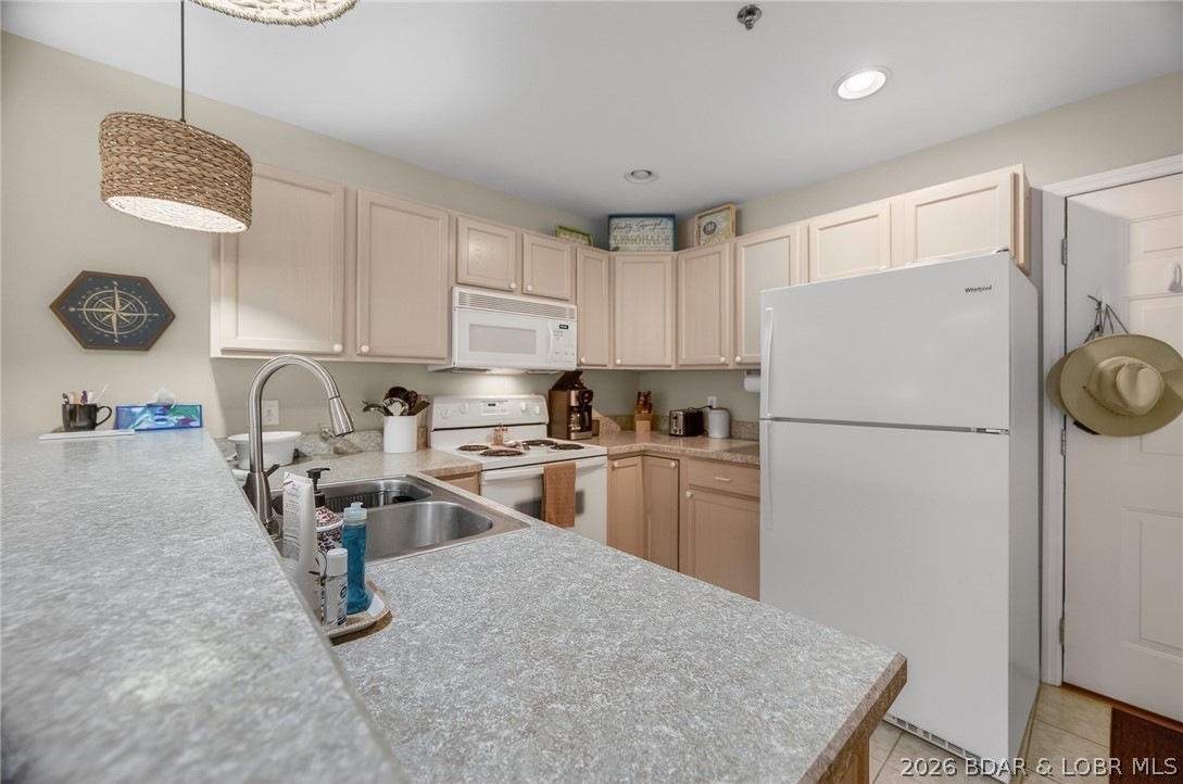 Cedar Glen Condominium - Residential