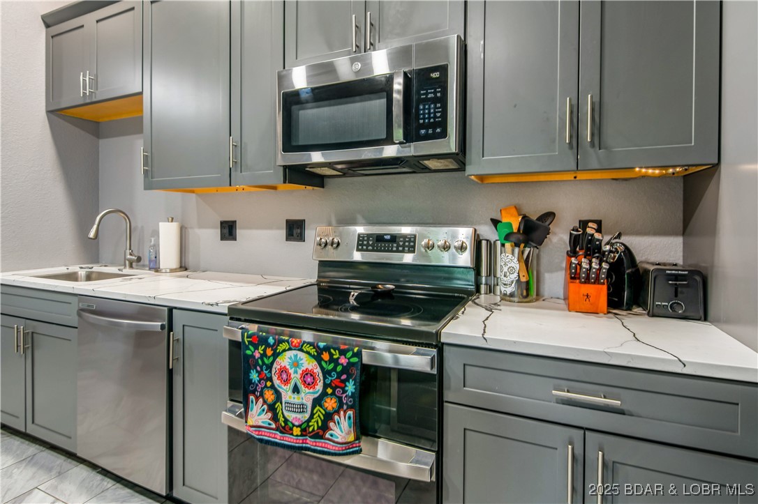 Linn Creek, Missouri 65052, United States, 4 Bedrooms Bedrooms, ,4 BathroomsBathrooms,Residential,Active,161250